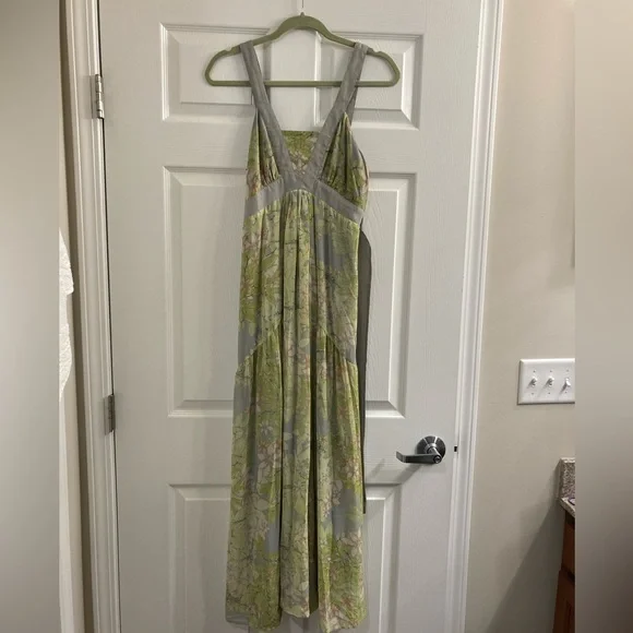 green emerald velvet dress Jessica Simpson Ladies' Midi Dress (Loden Green, Small) at Amazon Women's  Clothing store